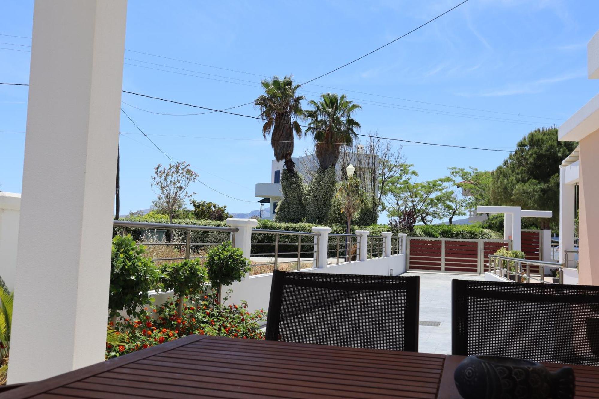 האראקי Merelia Luxury Guesthouse מראה חיצוני תמונה